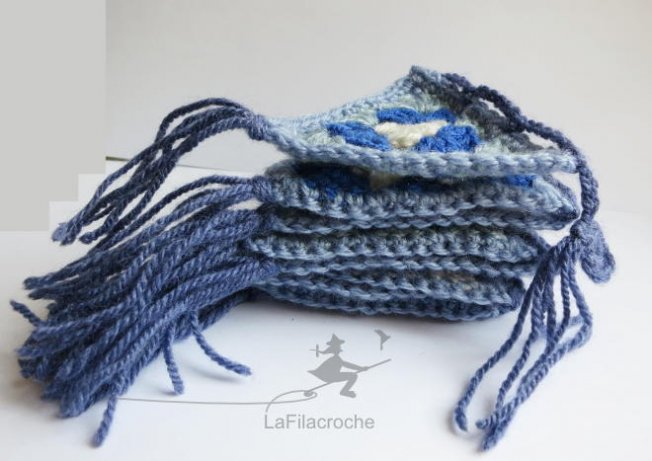 Triangles au crochet pour guirlande