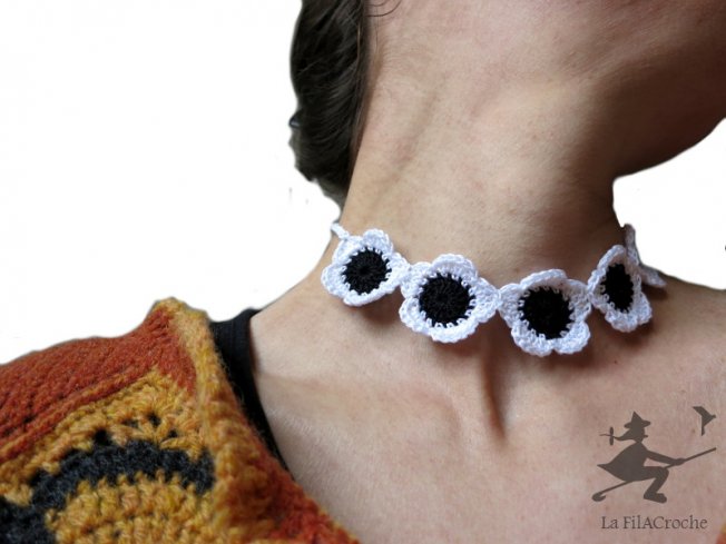 Collier ras de cou anémones au crochet