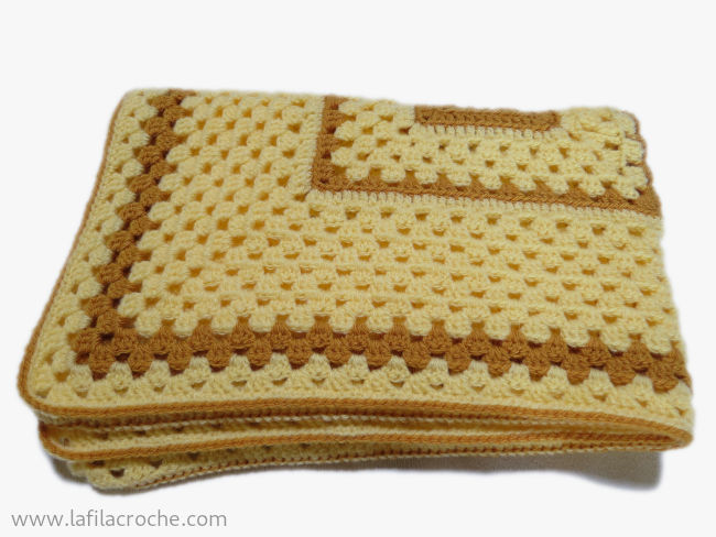 Plaid bébé au crochet point granny