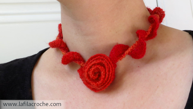 Ras de cou fleur orange au crochet