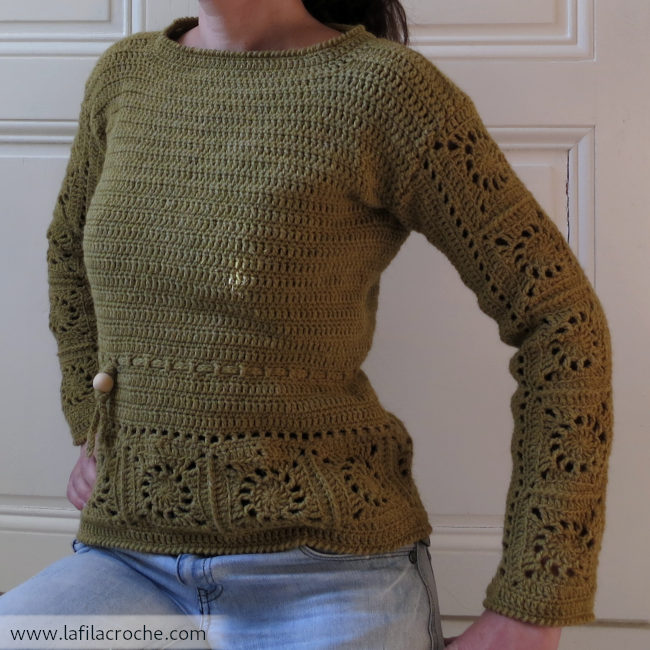 Pull au crochet avec des carrés