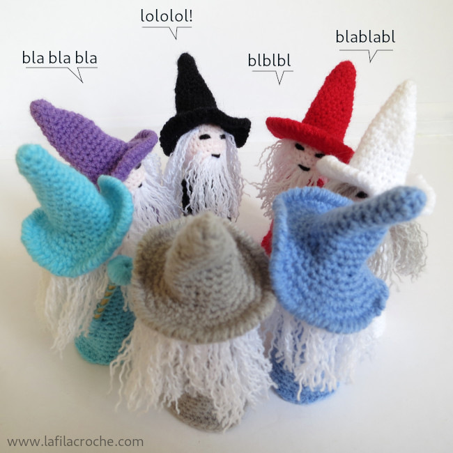 Mages amigurumi tricotés sur bouchon de liège