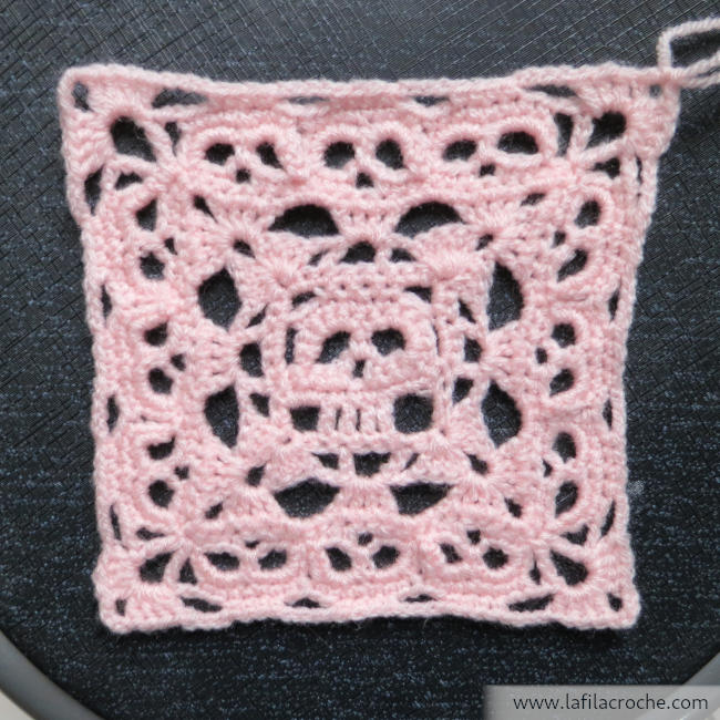 Carré au crochet motif cranes