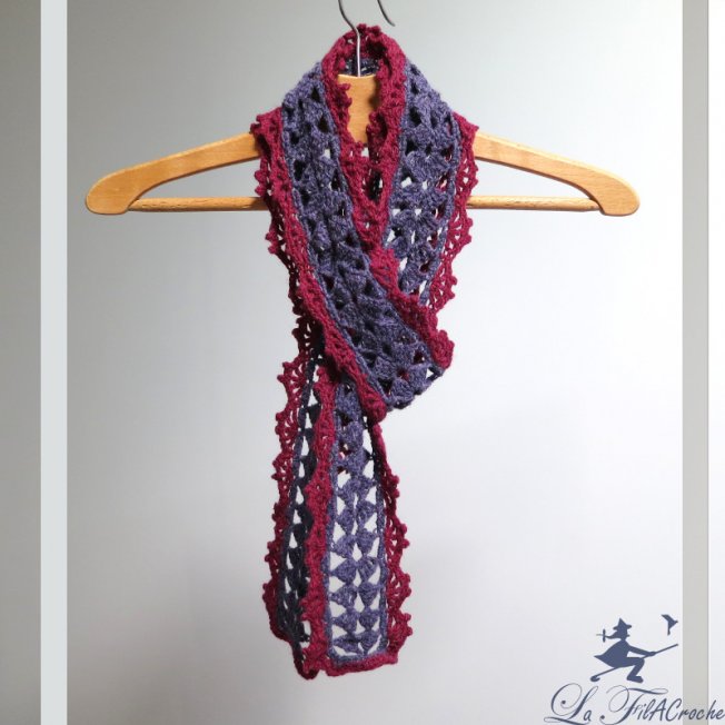 Écharpe bicolore au crochet