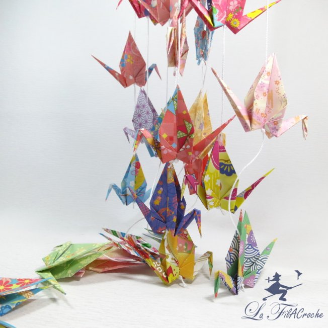 Guirlandes d’origamis en papier japonais