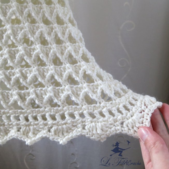 Détail bordure au bas du poncho au crochet