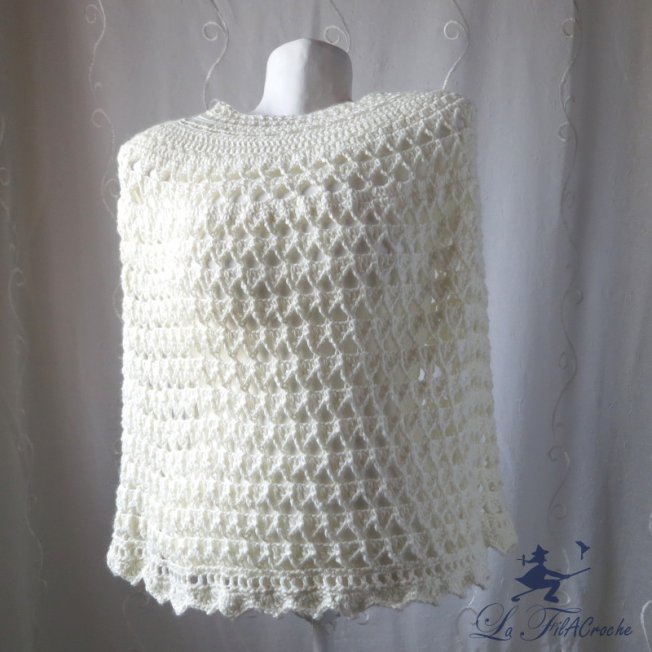 Poncho au crochet couleur naturelle