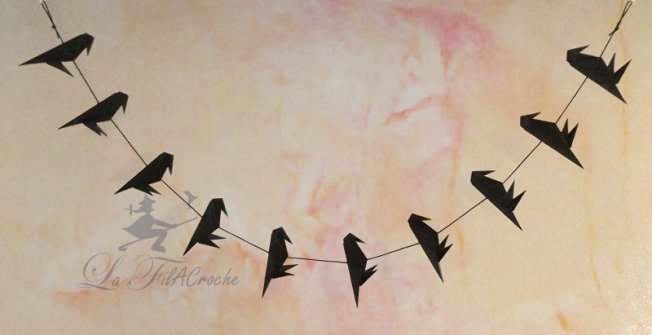 Guirlande de corbeaux en origami