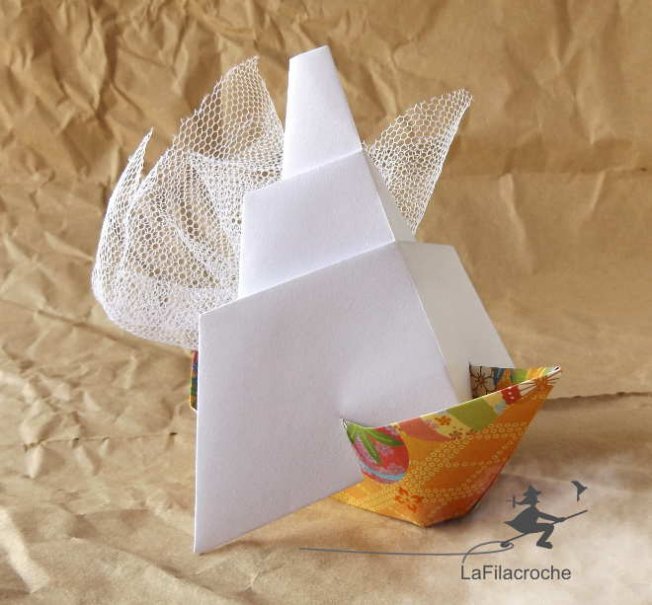 Bateau à voile en origami pour dragées