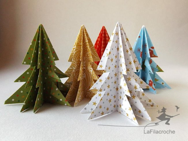 Sapins en papier à motifs de Noël