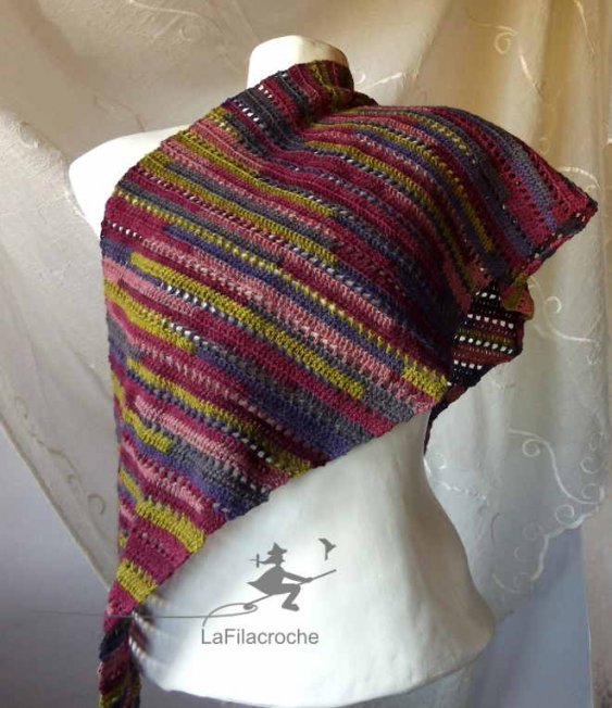 Écharpe au crochet forme trapèze