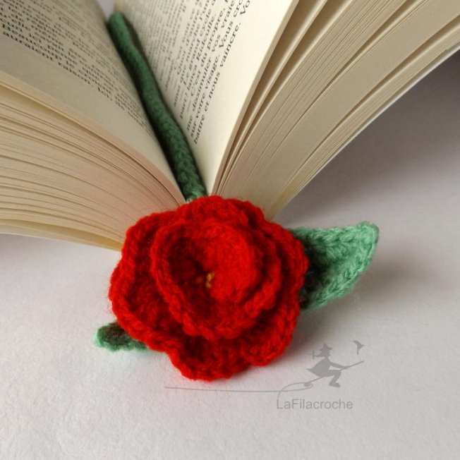 Marque-page rose rouge au crochet