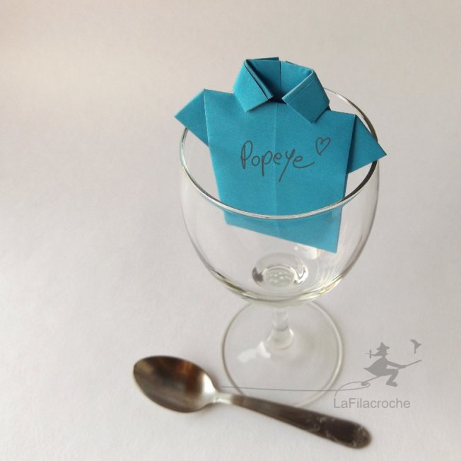 Marque-place chemise en origami