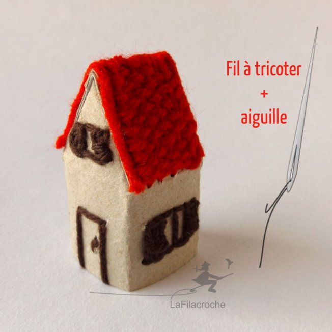 Maisonnette en carton brodé