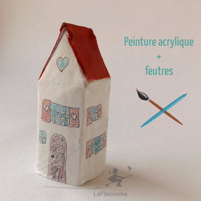 Maison en rouleau de pq peinte