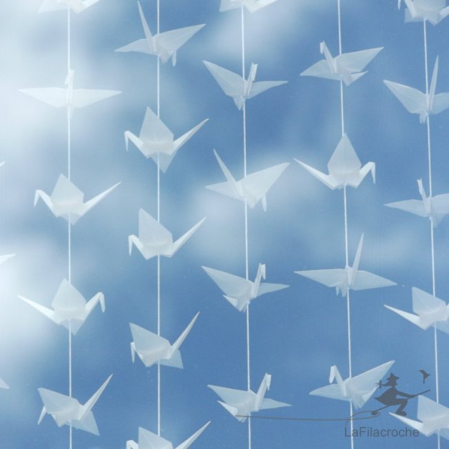 Rideau de grues en origami