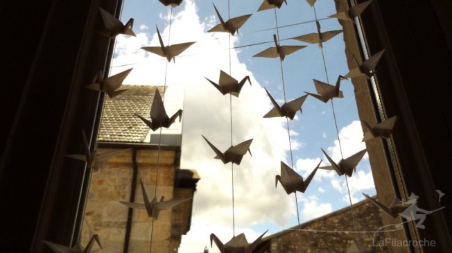 Rideau avec des origamis