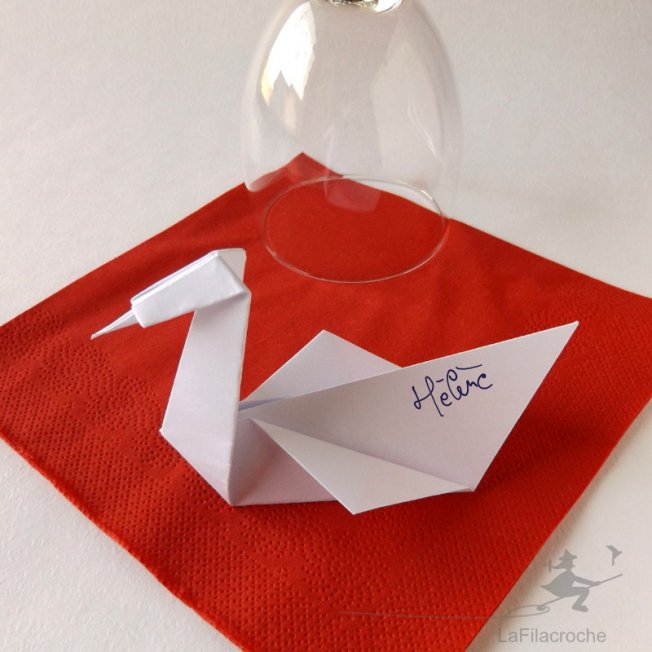 Marque-place cygne origami traditionnel