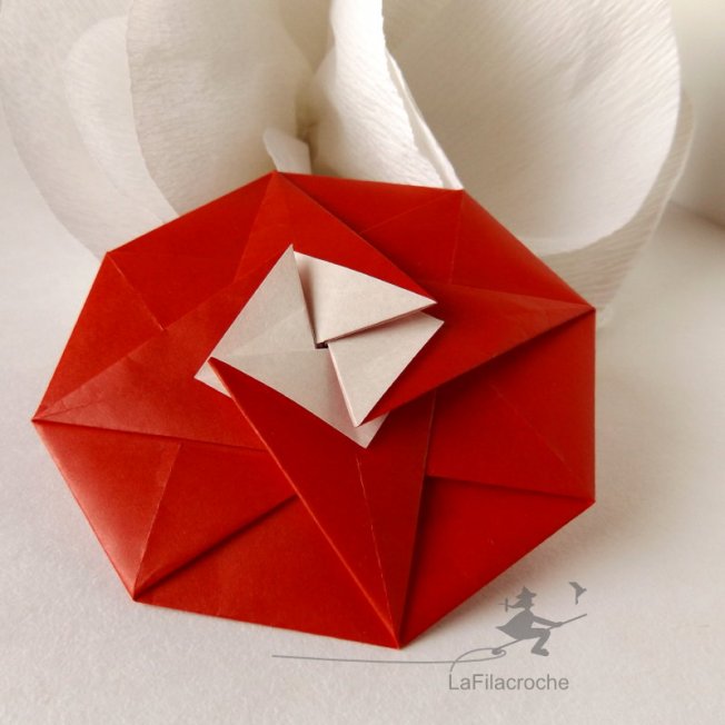 Tato octogonal en origami traditionnel