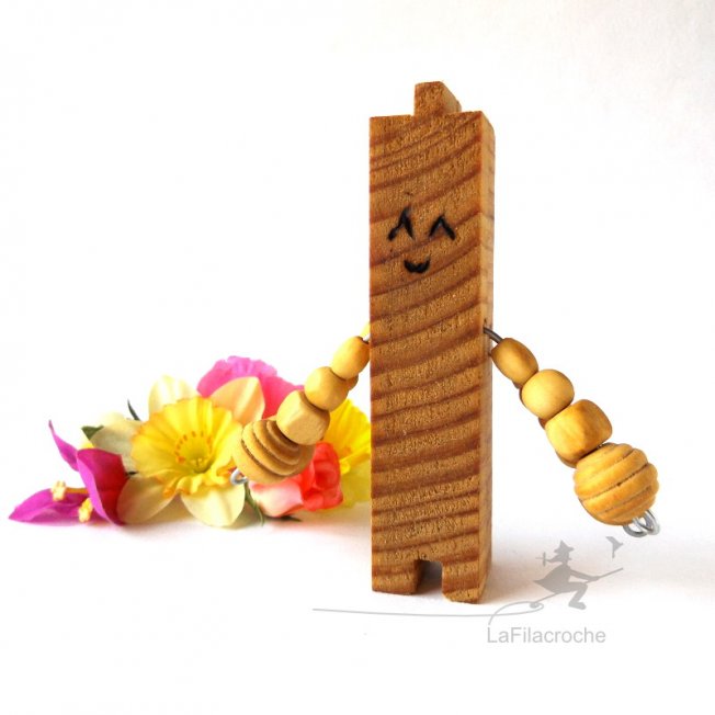 Poupée en bois de récup