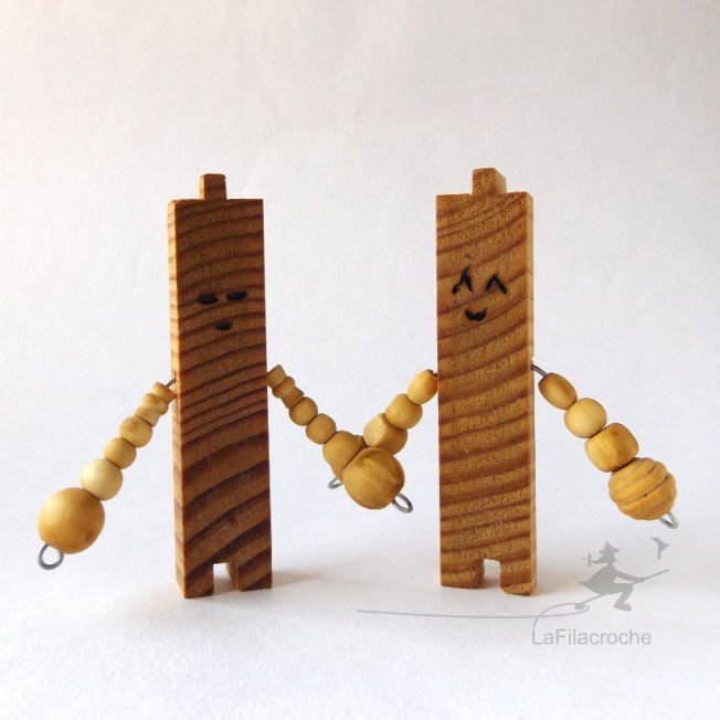 Duo de poupées de bois
