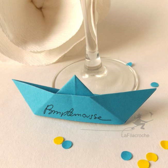 Marque-place bateau en papier