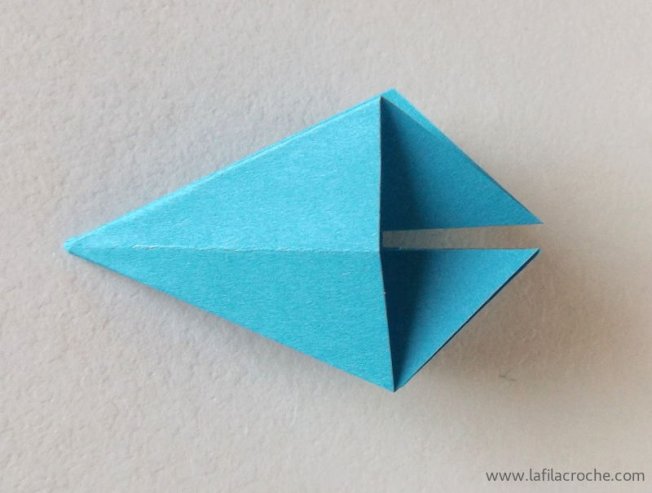 Tuto fleur en papier découpé étape 10