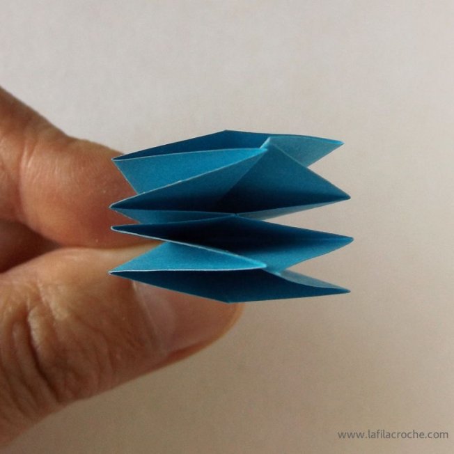 Tuto fleur en papier découpé étape 11