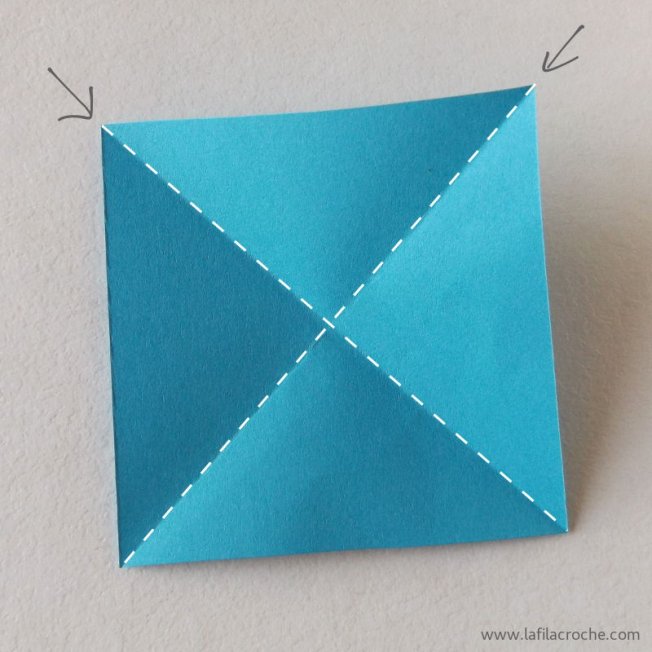 Tuto fleur en papier découpé étape 1