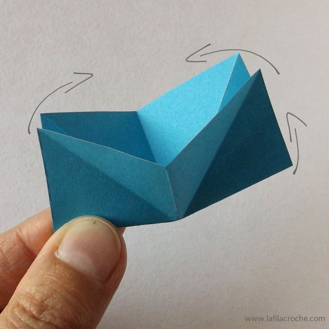 Tuto fleur en papier découpé étape 3