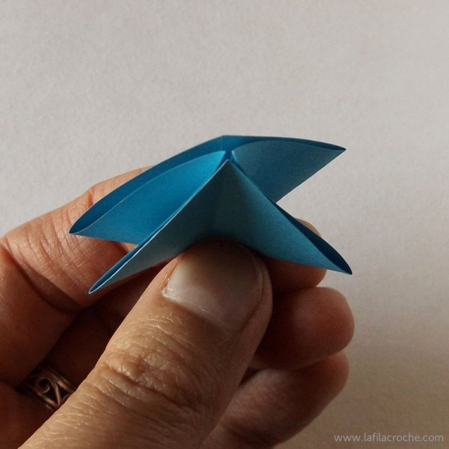 Tuto fleur en papier découpé étape 4