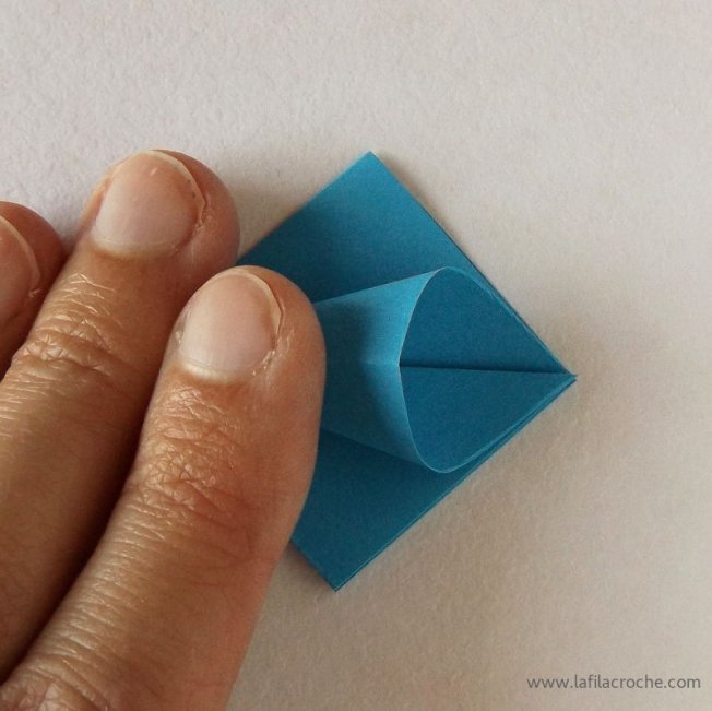 Tuto fleur en papier découpé étape 6