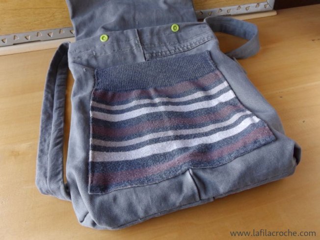 Et mes chaussettes, grises et blanches à rayures… Poche intérieure du sac