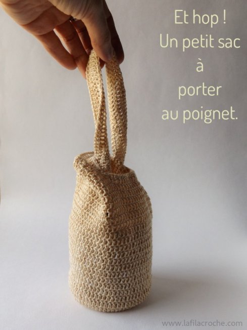 Sac au crochet qui se porte au poignet