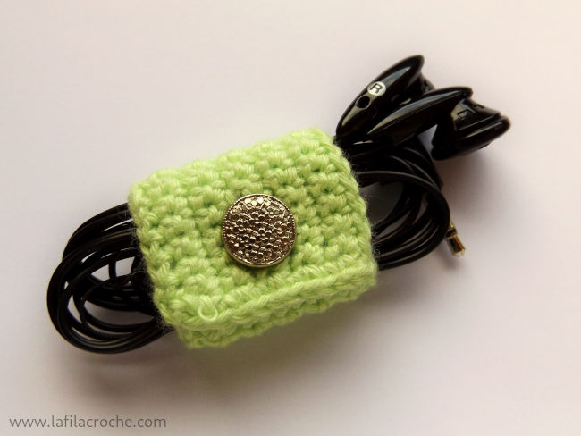 Range câble d’écouteurs crocheté en mailles serrées