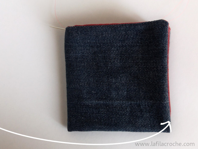 Carré de tissu plié