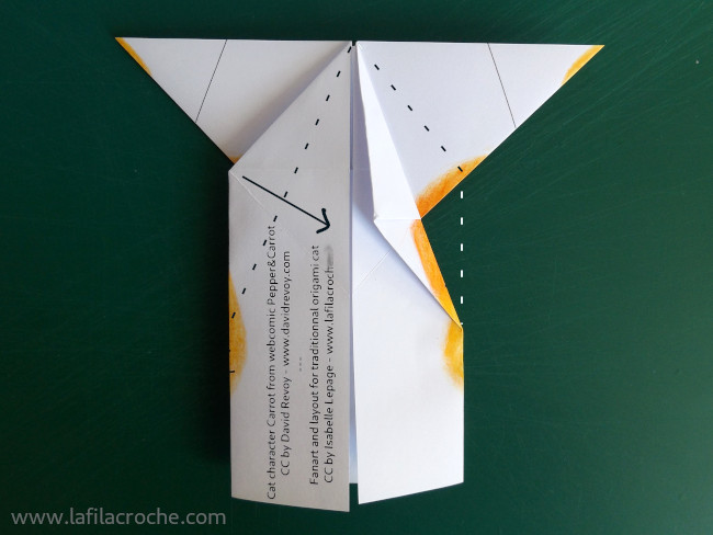 Pliage chat origami étape 10