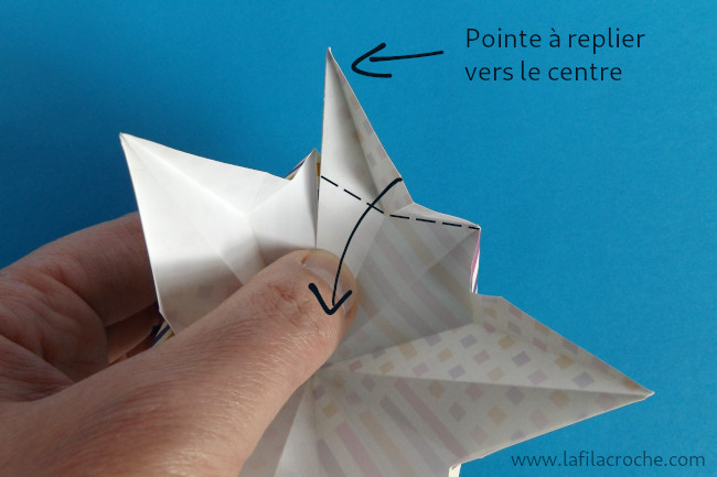 Explications fleur clochette origami étape 5.1
