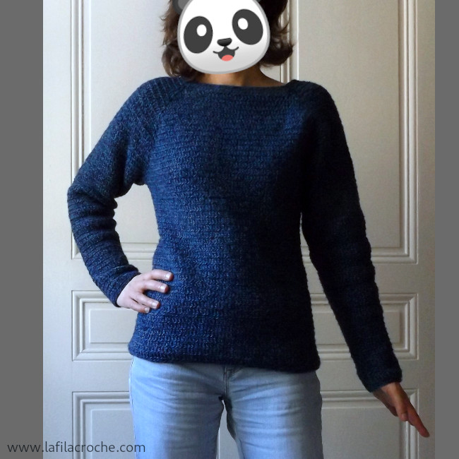 Pull bleu au crochet en une seule pièce
