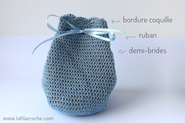 Une bourse au crochet toute simple en demi-brides et bordure coquille