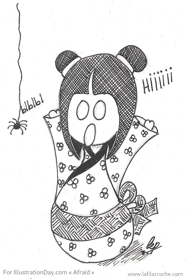 Dessin d’une kokeshi effrayée par une petite araignée qui descend devant elle au bout de son fil, l’araignée dit blblbl