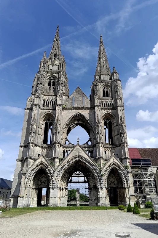 La façade de l’Abbaye Saint-Jean-des-Vignes à Soissons