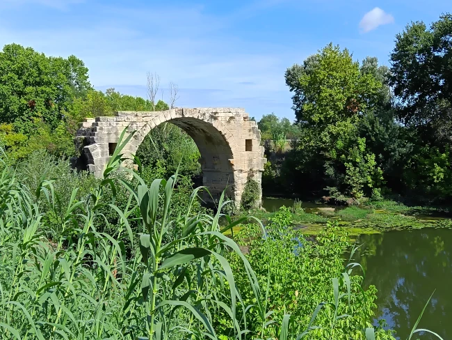 Les restes du pont Ambroix à Ambrussun